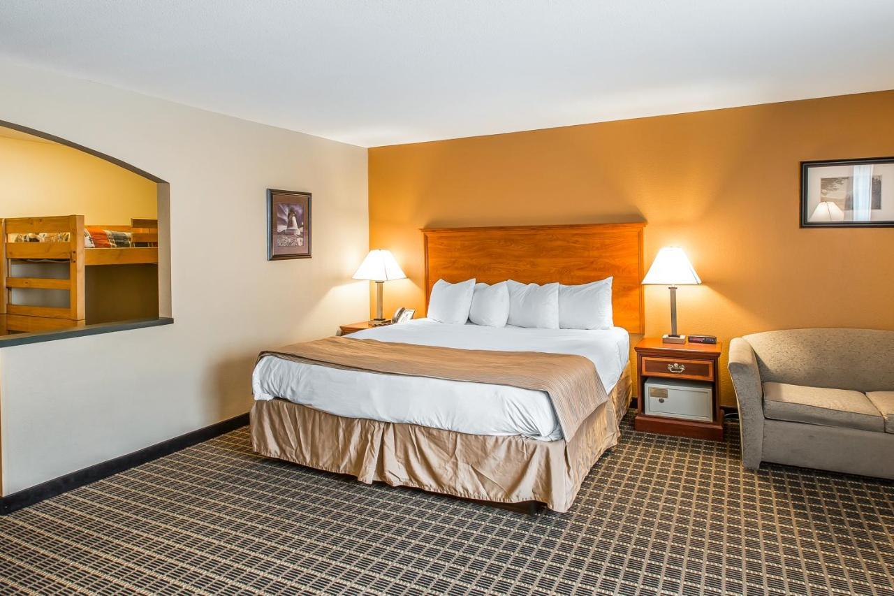 Quality Inn & Suites On The River Glenwood Springs Exterior photo