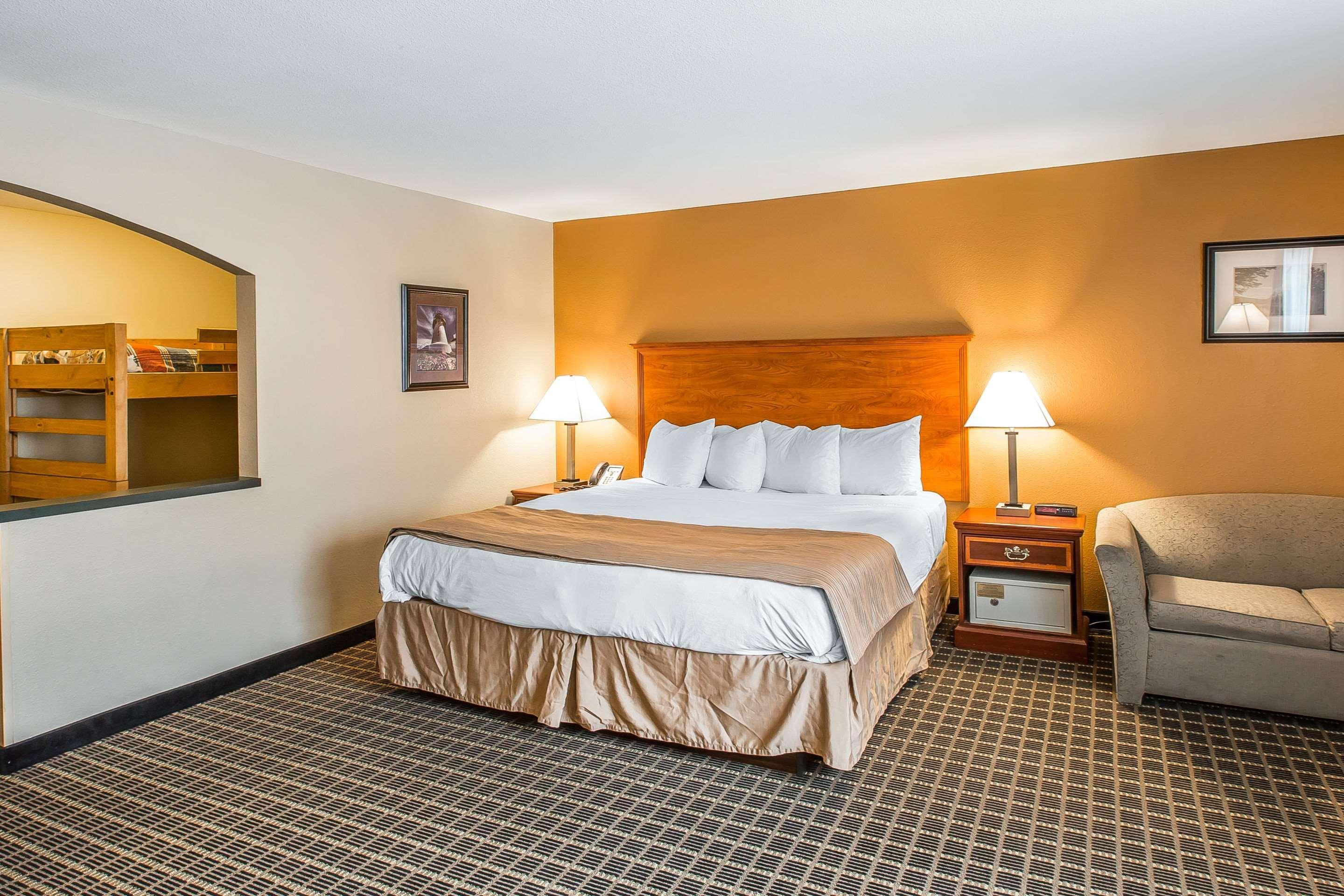 Quality Inn & Suites On The River Glenwood Springs Exterior photo