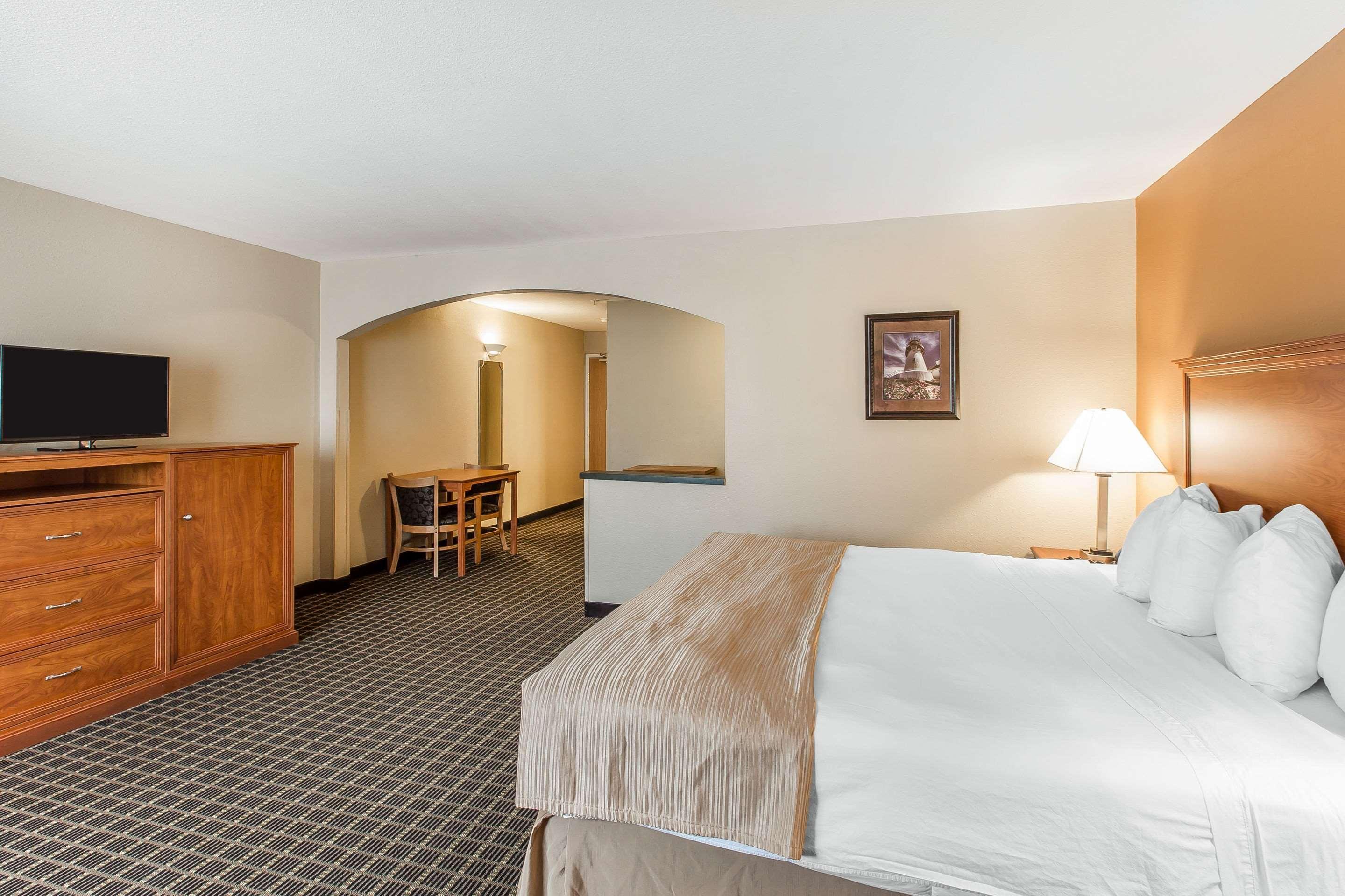 Quality Inn & Suites On The River Glenwood Springs Exterior photo