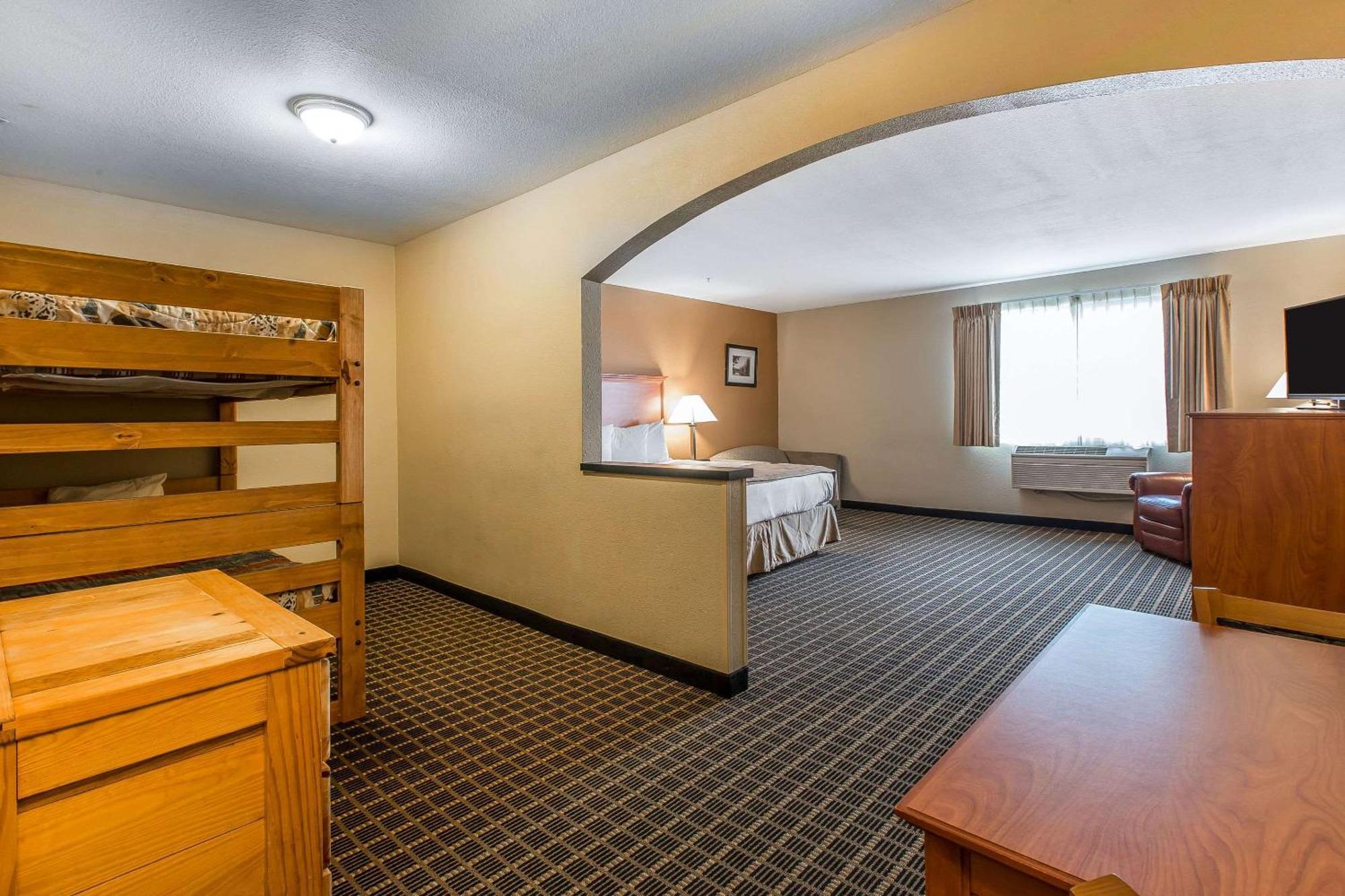 Quality Inn & Suites On The River Glenwood Springs Exterior photo