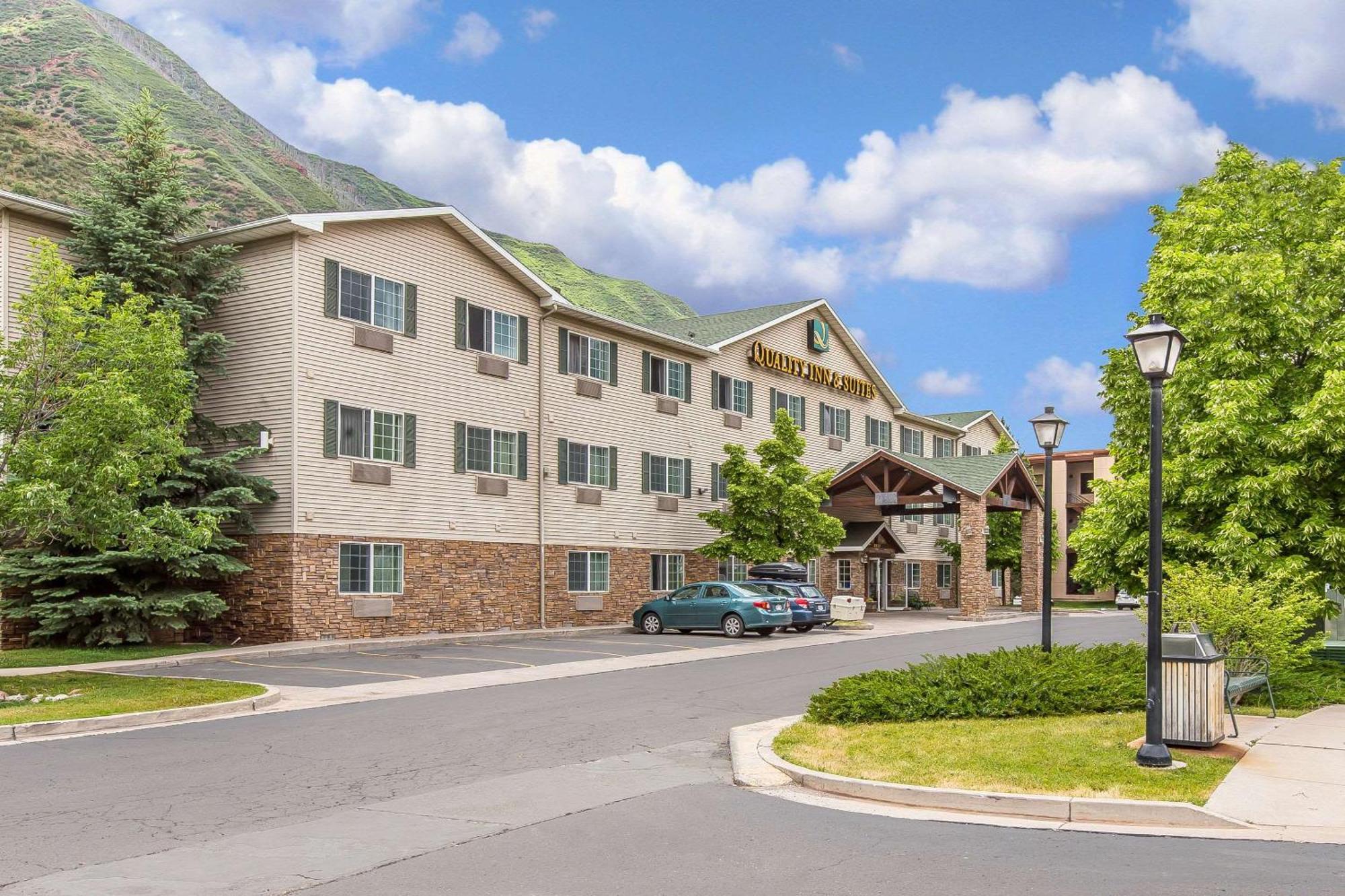 Quality Inn & Suites On The River Glenwood Springs Exterior photo